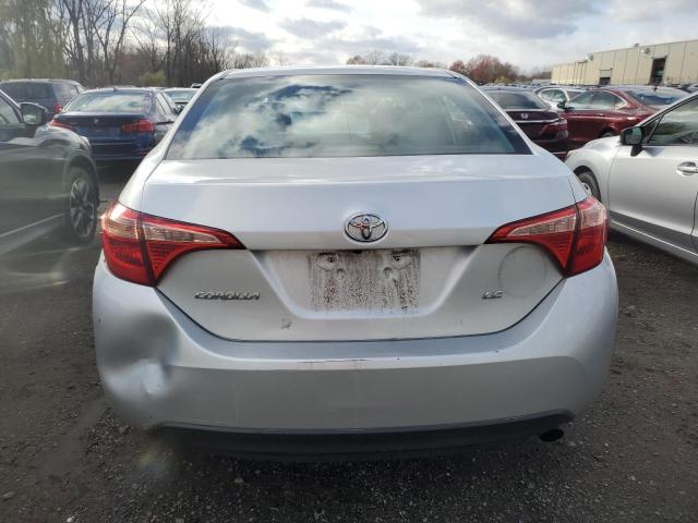5YFBURHE3JP752168 - 2018 TOYOTA COROLLA L GRAY photo 6