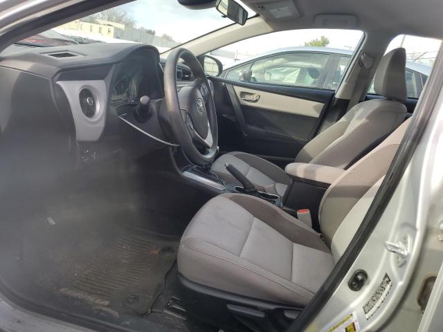 5YFBURHE3JP752168 - 2018 TOYOTA COROLLA L GRAY photo 7