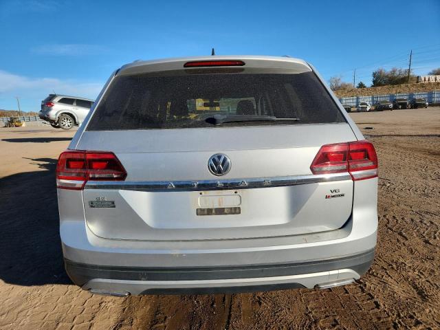 1V2KR2CA7JC524968 - 2018 VOLKSWAGEN ATLAS SE فضي صورة 6
