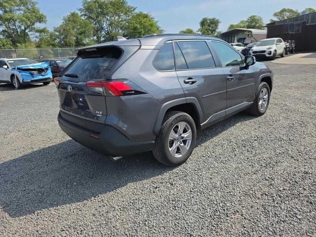 2T3P1RFV2PC327610 - 2023 TOYOTA RAV4 XLE GRAY photo 4