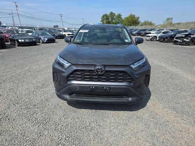 2T3P1RFV2PC327610 - 2023 TOYOTA RAV4 XLE GRAY photo 5