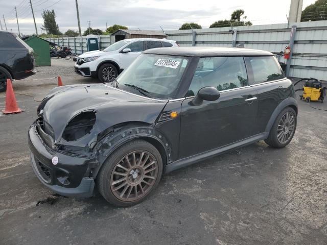 2011 MINI COOPER, 