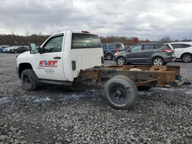 1GBHC24K88E102828 - 2008 CHEVROLET SILVERADO C2500 HEAVY DUTY WHITE photo 2