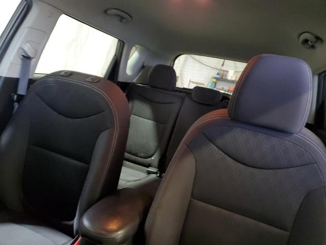 KNDJN2A25J7540938 - 2018 KIA SOUL GRAY photo 10