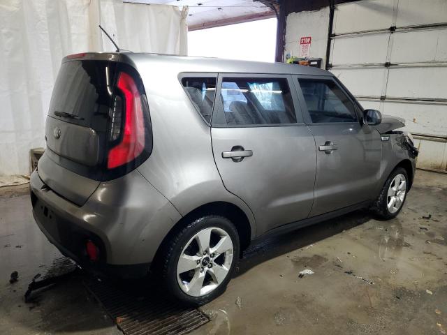 KNDJN2A25J7540938 - 2018 KIA SOUL GRAY photo 3
