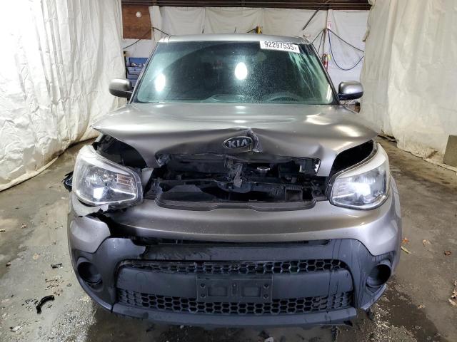 KNDJN2A25J7540938 - 2018 KIA SOUL GRAY photo 5