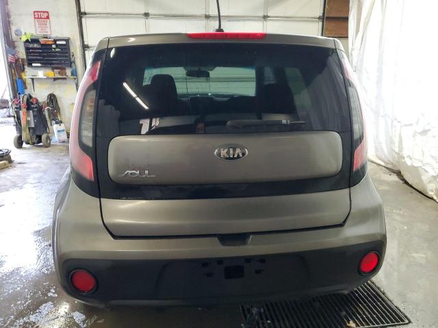 KNDJN2A25J7540938 - 2018 KIA SOUL GRAY photo 6
