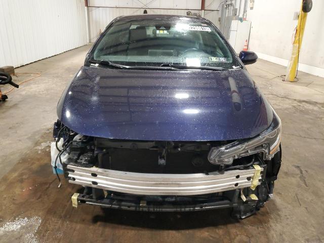 5YFS4MCE3MP067098 - 2021 TOYOTA COROLLA SE Niebieski zdjęcie 5