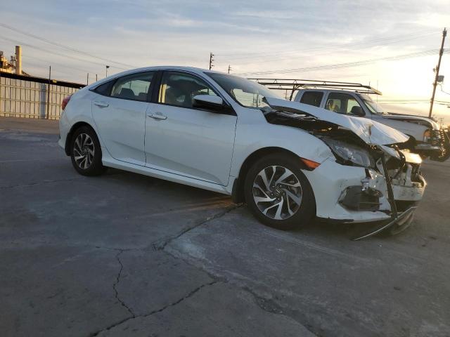 2HGFC2F70JH571844 - 2018 HONDA CIVIC EX თეთრი ფოტო 4