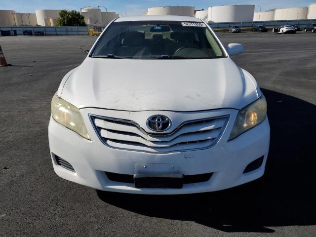 4T1BF3EK8AU576606 - 2010 TOYOTA CAMRY BASE თეთრი ფოტო 5