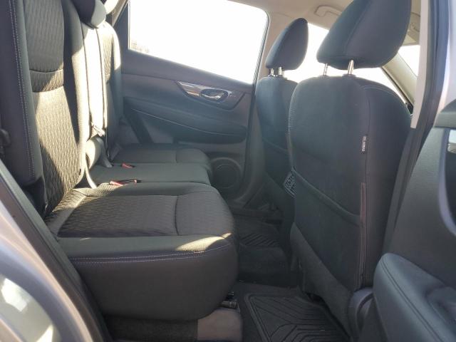 KNMAT2MT1JP621655 - 2018 NISSAN ROGUE S SILVER photo 11