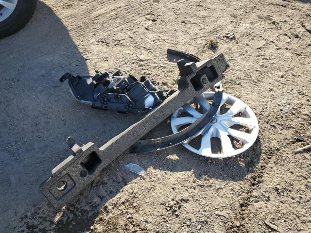 KNMAT2MT1JP621655 - 2018 NISSAN ROGUE S SILVER photo 13