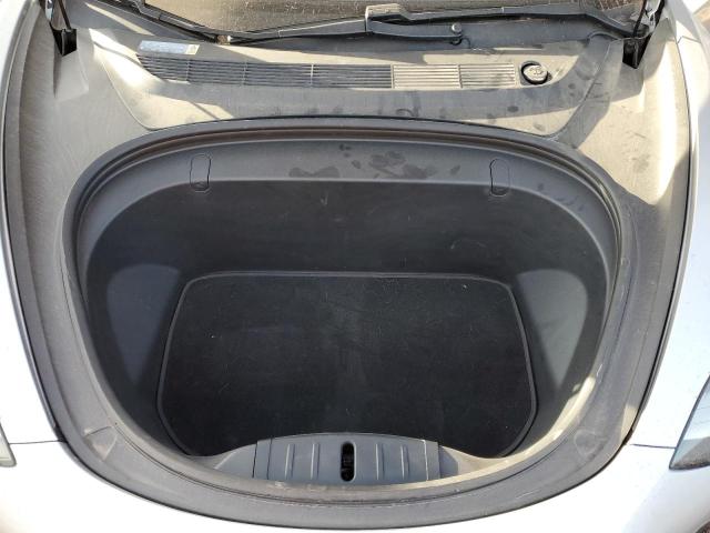 5YJ3E1EA4JF048688 - 2018 TESLA MODEL 3 SILVER photo 11