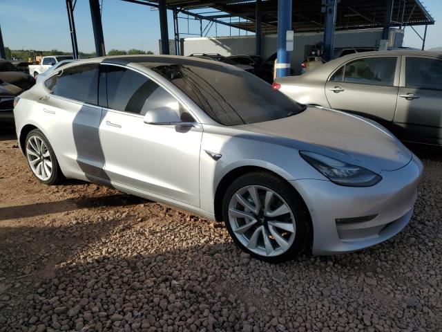 5YJ3E1EA4JF048688 - 2018 TESLA MODEL 3 SILVER photo 4