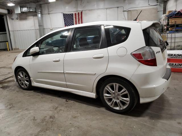 JHMGE8H40AC027686 - 2010 HONDA FIT SPORT WHITE photo 2