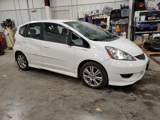 JHMGE8H40AC027686 - 2010 HONDA FIT SPORT WHITE photo 4
