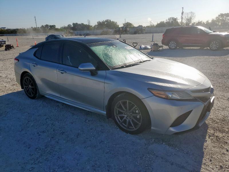 4T1B61HK9JU129069 - 2018 TOYOTA CAMRY XSE GRAY photo 4