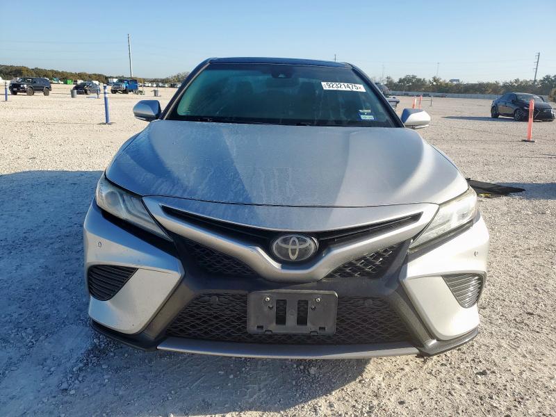 4T1B61HK9JU129069 - 2018 TOYOTA CAMRY XSE GRAY photo 5