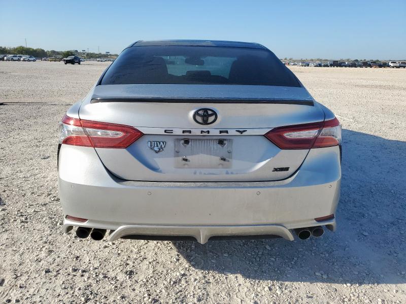 4T1B61HK9JU129069 - 2018 TOYOTA CAMRY XSE GRAY photo 6