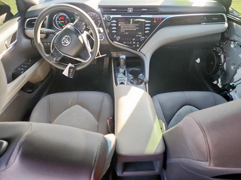 4T1B31HK1JU500296 - 2018 TOYOTA CAMRY LE SILVER photo 8