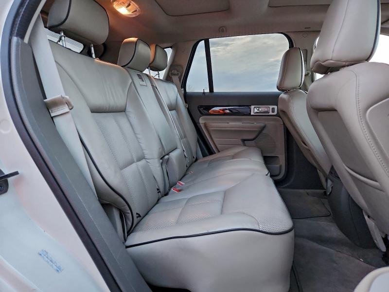 2LMDU68C58BJ19020 - 2008 LINCOLN MKX WHITE photo 11
