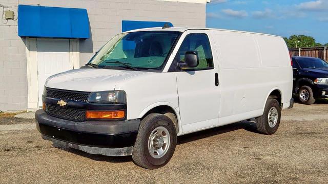 1GCWGAFP8K1370612 - 2019 CHEVROLET EXPRESS G2 WHITE photo 2
