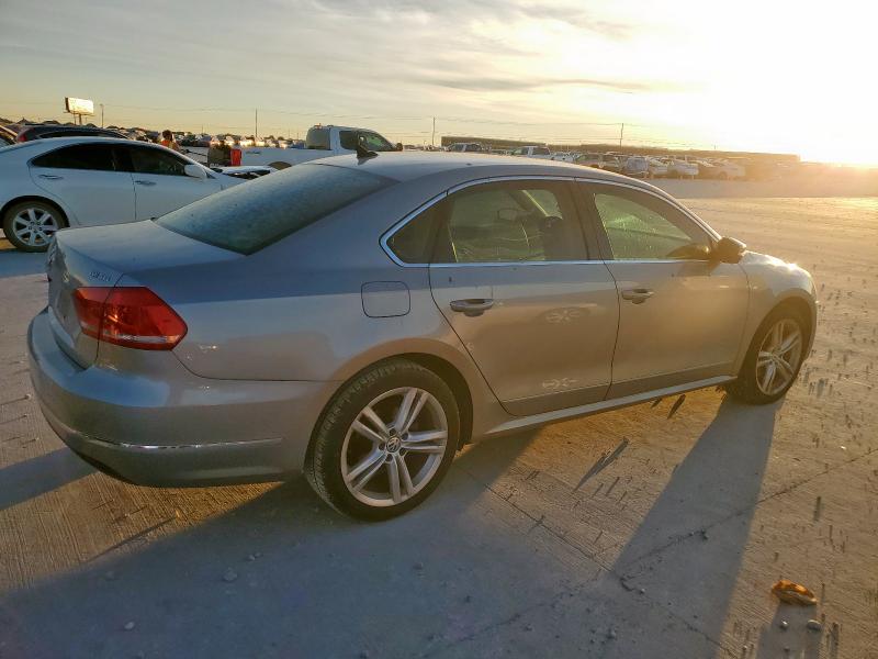 1VWCN7A3XDC125363 - 2013 VOLKSWAGEN PASSAT SEL TAN photo 3