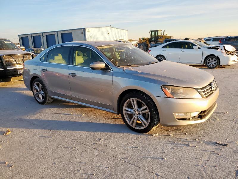 1VWCN7A3XDC125363 - 2013 VOLKSWAGEN PASSAT SEL TAN photo 4