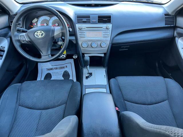 4T1BF3EKXBU6273 - 2011 TOYOTA CAMRY BASE فضي صورة 9