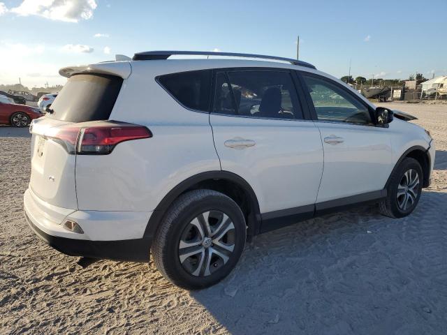 JTMZFREV7JJ729414 - 2018 TOYOTA RAV4 LE Blanco foto 3