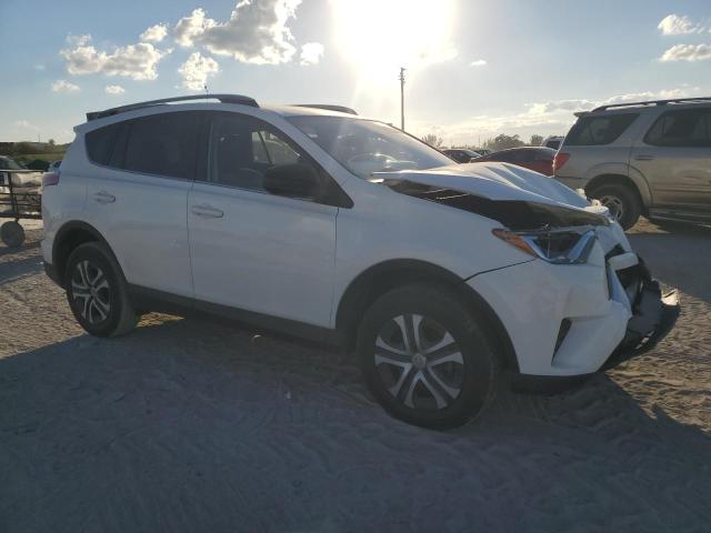 JTMZFREV7JJ729414 - 2018 TOYOTA RAV4 LE Blanco foto 4