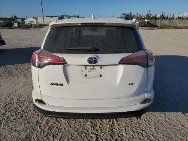 JTMZFREV7JJ729414 - 2018 TOYOTA RAV4 LE Blanco foto 6