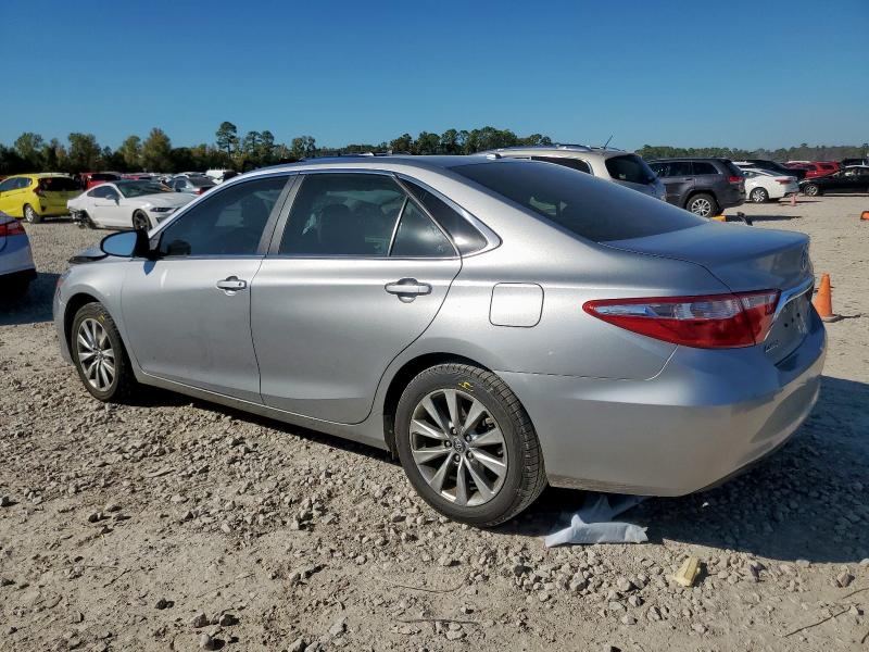 4T1BF1FK4HU677350 - 2017 TOYOTA CAMRY LE SILVER photo 2