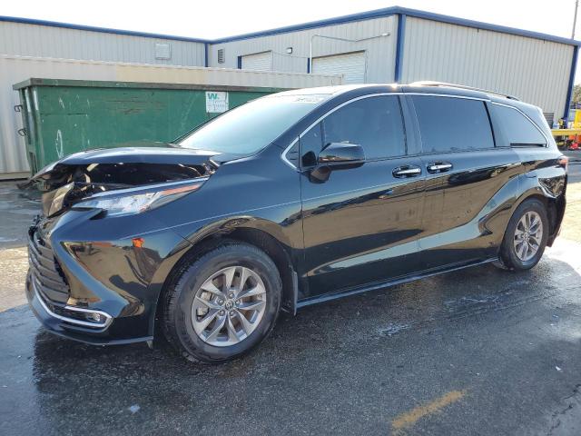 2022 TOYOTA SIENNA XLE, 