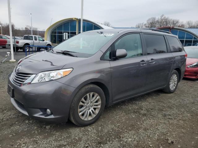 2011 TOYOTA SIENNA XLE, 