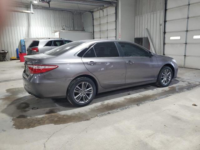 4T1BF1FK6HU321918 - 2017 TOYOTA CAMRY LE 石墨色 照片 3