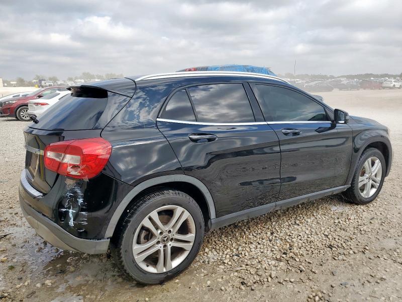 WDCTG4EB3KJ579292 - 2019 MERCEDES-BENZ GLA 250 შავი ფოტო 3