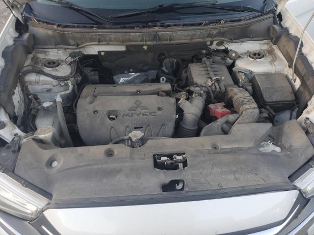 JA4AR3AUXJZ011690 - 2018 MITSUBISHI OUTLANDER ES Սպիտակ լուսանկար 12