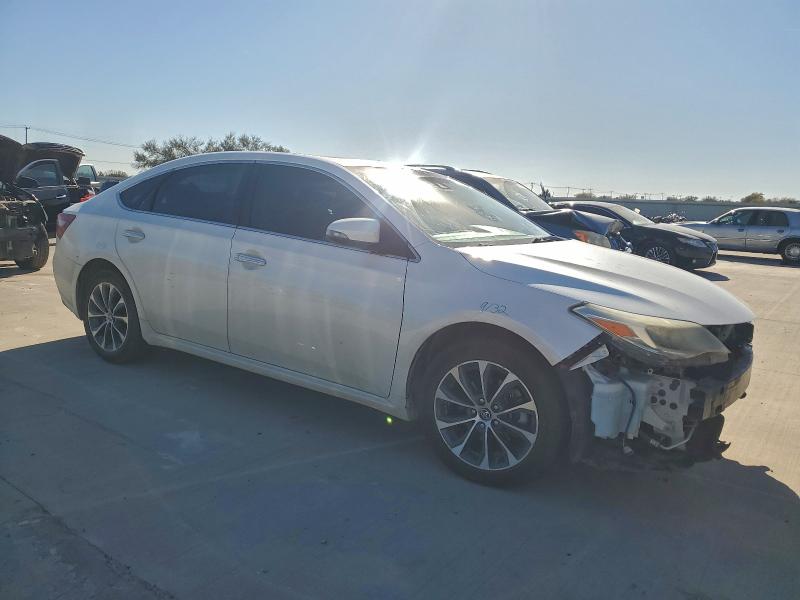 4T1BK1EBXHU255824 - 2017 TOYOTA AVALON XLE WHITE photo 4