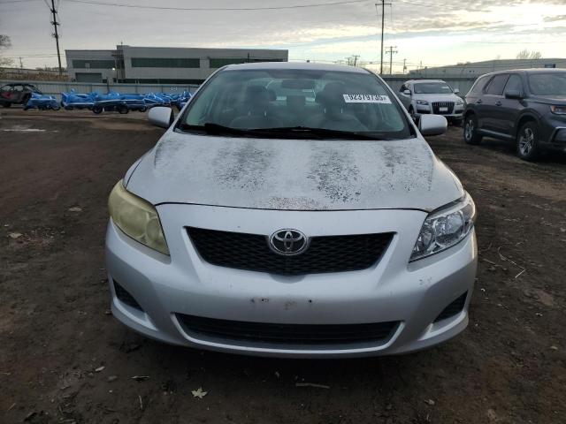 2T1BU4EE4AC357018 - 2010 TOYOTA COROLLA BASE SILVER photo 5