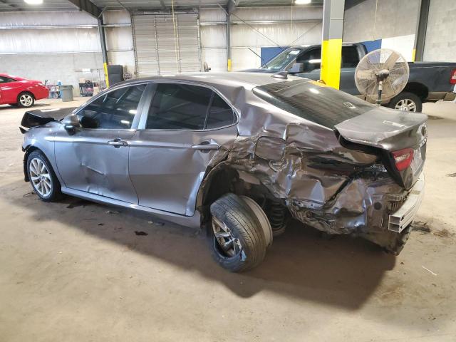 4T1C11AK8NU674134 - 2022 TOYOTA CAMRY LE SILVER photo 2