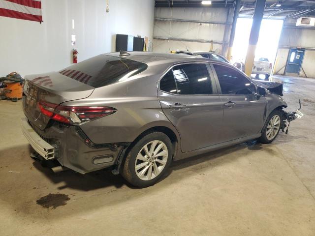 4T1C11AK8NU674134 - 2022 TOYOTA CAMRY LE SILVER photo 3