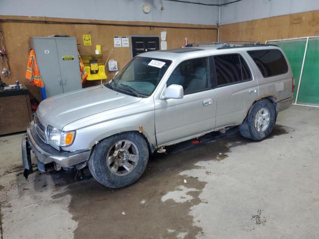 2000 TOYOTA 4RUNNER SR5, 