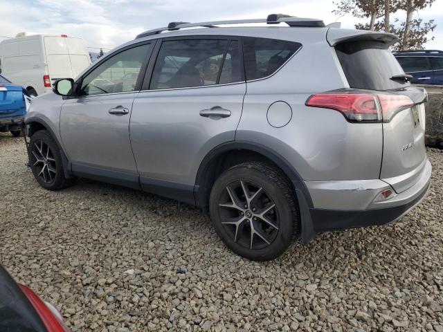 JTMJFREV2JJ232333 - 2018 TOYOTA RAV4 SE 银色 照片 2