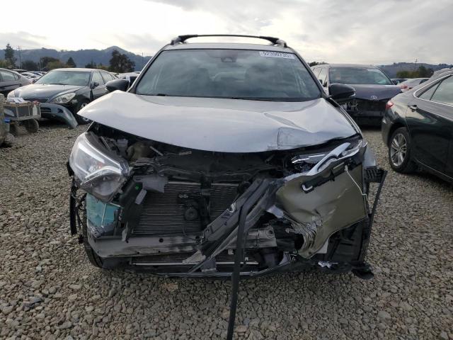 JTMJFREV2JJ232333 - 2018 TOYOTA RAV4 SE 银色 照片 5