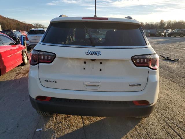3C4NJDBB5JT435254 - 2018 JEEP COMPASS LATITUDE Weiß Foto 6