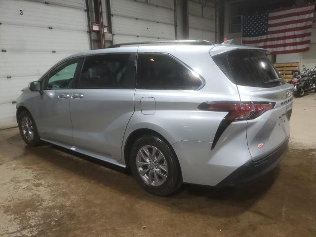 5TDYRKEC5MS007035 - 2021 TOYOTA SIENNA XLE SILVER photo 2