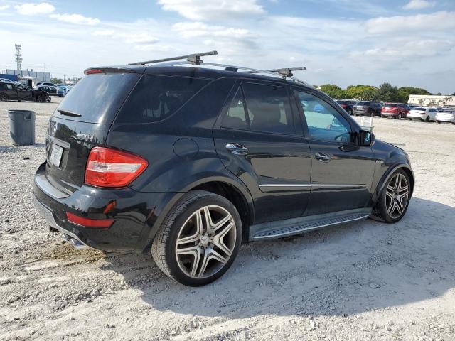 4JGBB7HBXAA561637 - 2010 MERCEDES-BENZ ML 63 AMG BLACK photo 3
