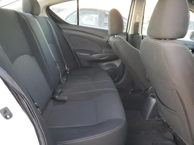 3N1CN7AP2GL877561 - 2016 NISSAN VERSA S WHITE photo 10