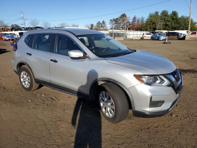 KNMAT2MVXJP530613 - 2018 NISSAN ROGUE S Silber Foto 4